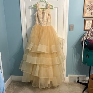 Elegant Gold Formal Gown